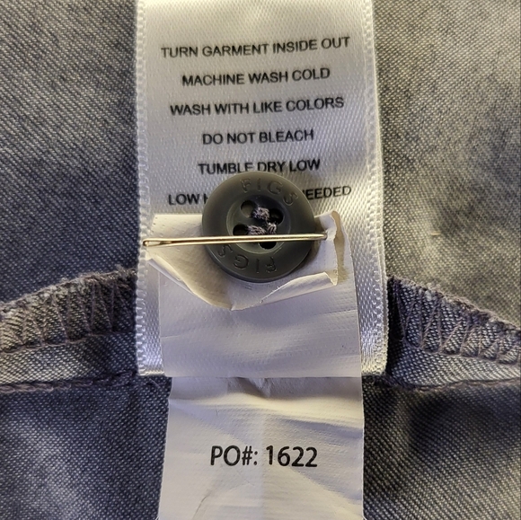 Figs Dahra Henley Scrub Top in Graphite Grey size Medium - Picture 7 of 7